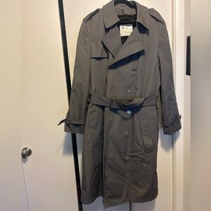 Men’s London Fog classic double breasted trench coat. Grey